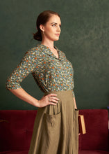 Load image into Gallery viewer, Fabulous Petite Green Floral Blouse