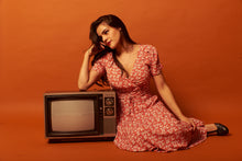 Load image into Gallery viewer, Fiorella Red & Cream Daisy Floral Dress