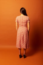 Load image into Gallery viewer, Fiorella Red &amp; Cream Daisy Floral Dress