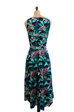 Load image into Gallery viewer, Bee Green Gardenia Floral Linen Dress