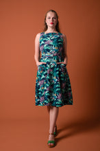 Load image into Gallery viewer, Bee Green Gardenia Floral Linen Dress