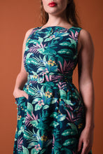 Load image into Gallery viewer, Bee Green Gardenia Floral Linen Dress