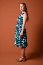 Load image into Gallery viewer, Bee Green Gardenia Floral Linen Dress